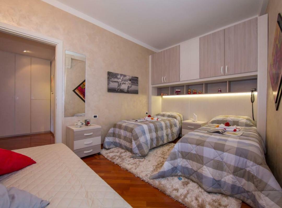 Lo Specchio Sul Lago - The House Of Travelers Côme Extérieur photo